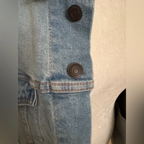 Vintage Levi's Denim Jacket with Tan and Red Label - Picture 3 of 8